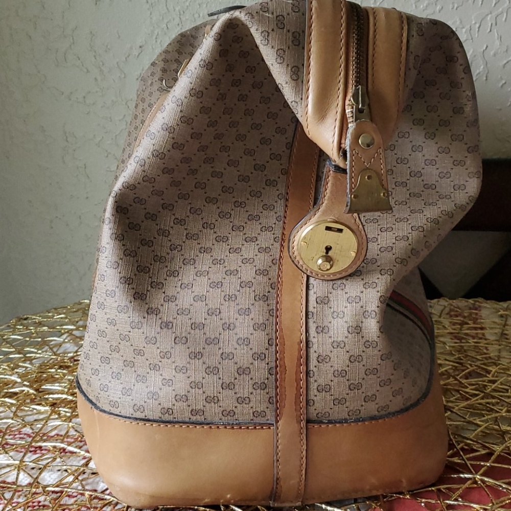 Authentic Gucci Weekend Bag - Picture 4 of 16